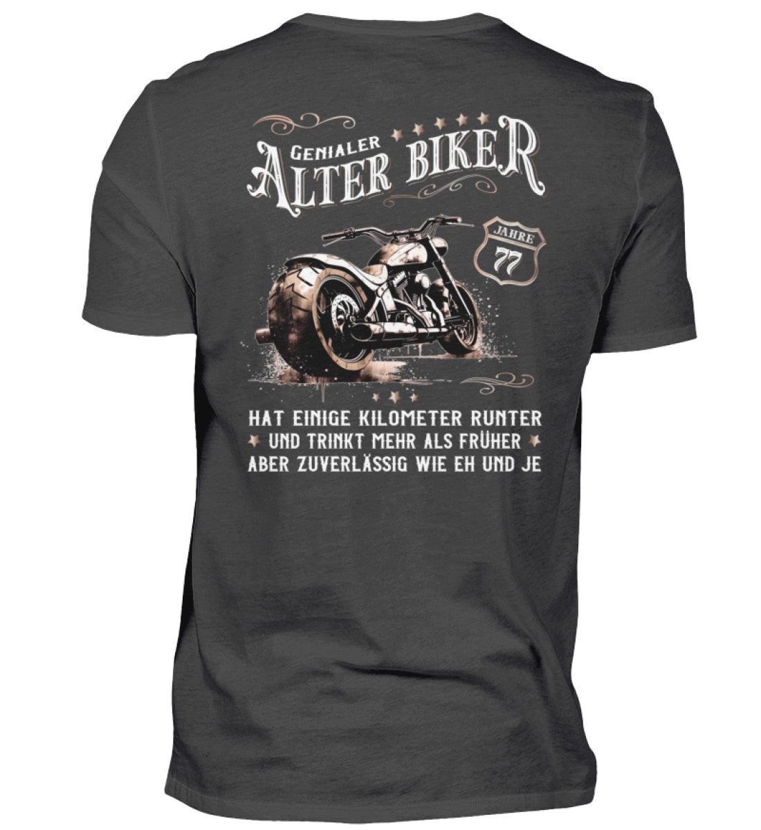 Ein Biker T-Shirt zum Geburtstag für Motorradfahrer von Wingbikers mit dem Aufdruck, Alter Biker - 77 Jahre - Einige Kilometer runter, trinkt mehr - aber zuverlässig wie eh und je - mit Back Print, in graphite.
