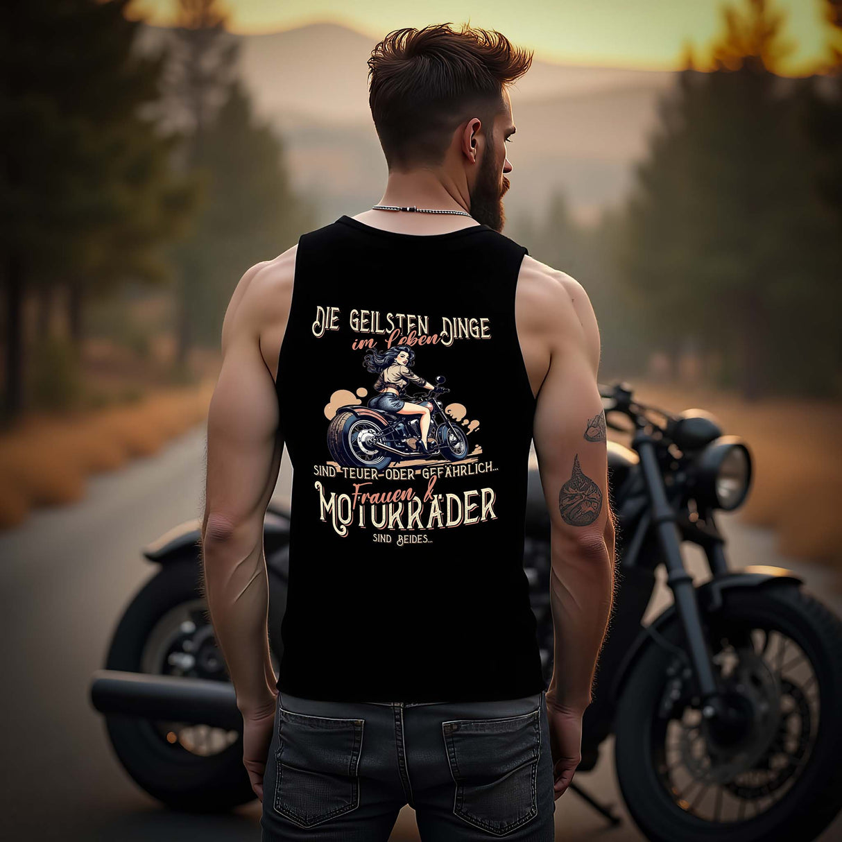 Ein Biker mit einem Tanktop von Wingbikers, mit dem Aufdruck, die geilsten Dinge im Leben sind teuer oder gefährlich - Frauen und Motorräder sind beides - mit Back Print, in Schwarz.
