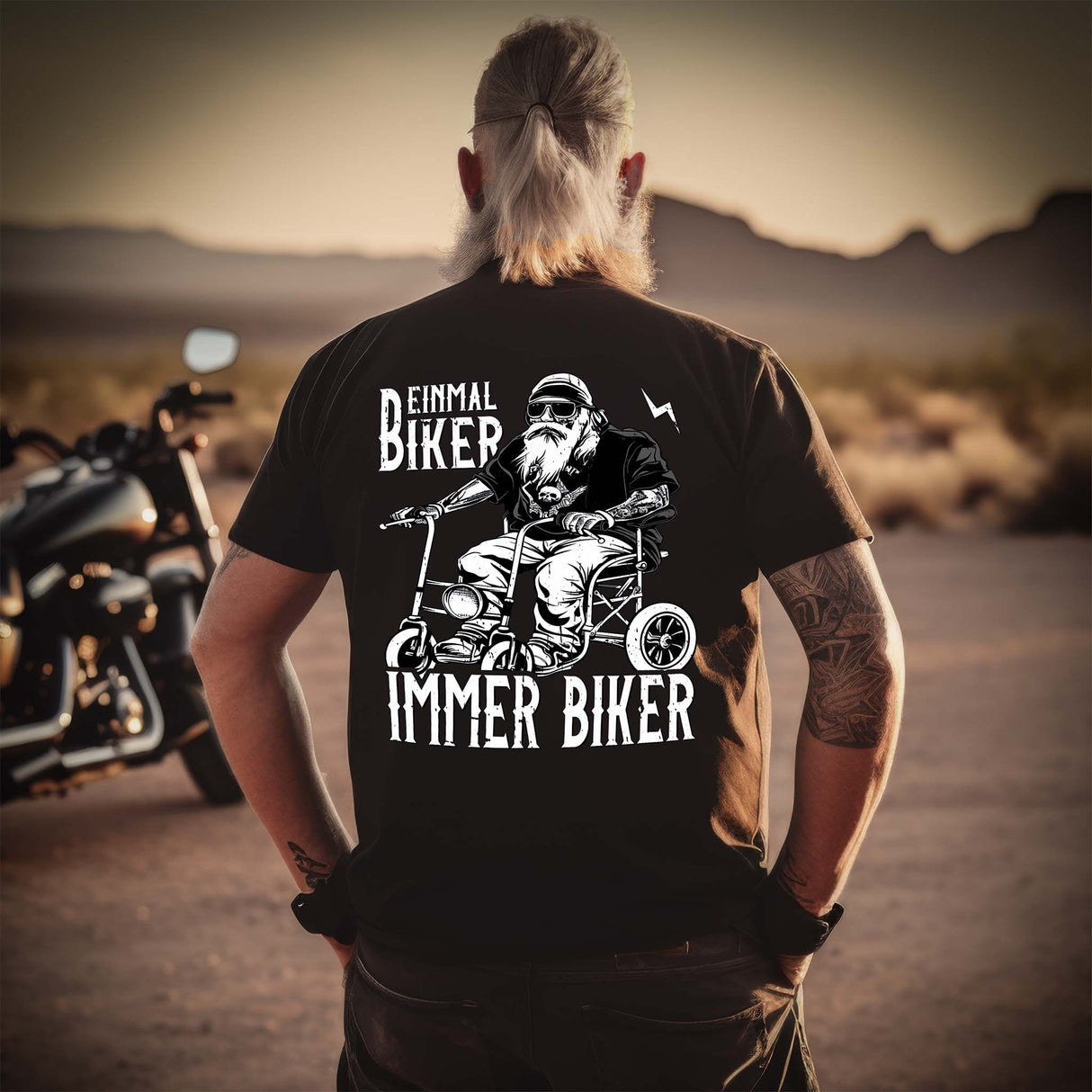 Ein mit einem Biker T-Shirt für Motorradfahrer von Wingbikers mit dem Aufdruck, Einmal Biker - Immer Biker - mit Back Print, in schwarz.