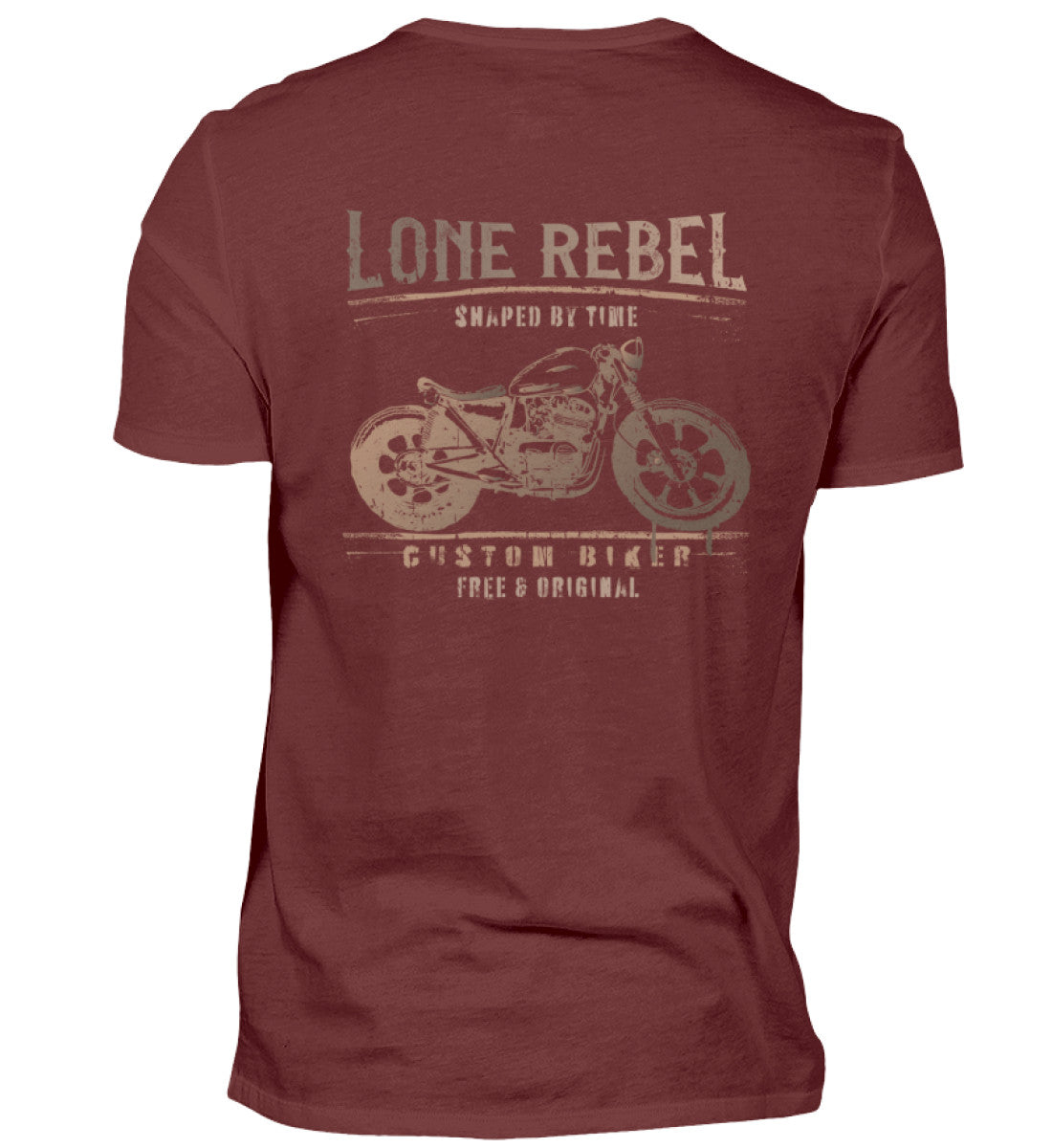 Ein Biker T-Shirt für Motorradfahrer von Wingbikers mit dem Aufdruck, Lone Rebel - Shaped by time - Custom Biker, mit Back Print, in weinrot.