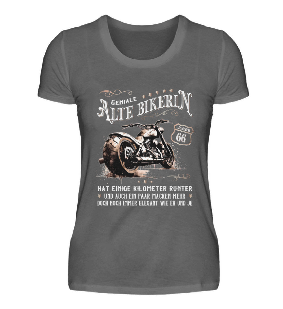 Ein Bikerin T-Shirt zum Geburtstag für Motorradfahrerinnen von Wingbikers mit dem Aufdruck, Alte Bikerin - 66 Jahre - Einige Kilometer Runter - Doch elegant wie eh und je - in dunkelgrau.