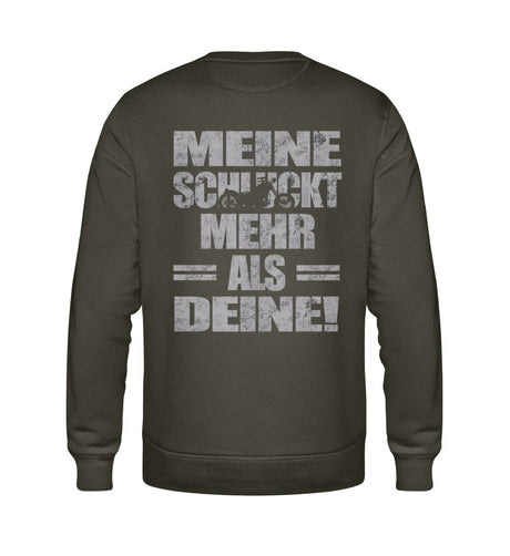 Ein Biker Sweatshirt für Motorradfahrer von Wingbikers mit dem Aufdruck, Meine schluckt mehr als deine! mit einem Motorrad, in khaki grün.