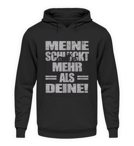 Ein Biker Hoodie für Motorradfahrer von Wingbikers mit dem Aufdruck, Meine schluckt mehr als deine! mit einem Motorrad, in schwarz.