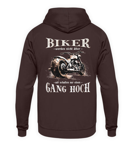 Ein Biker Hoodie für Motorradfahrer von Wingbikers mit dem Aufdruck, Biker werden nicht älter - Wir schalten nur einen Gang hoch! mit Back Print, in brun.