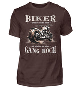 Ein Biker T-Shirt für Motorradfahrer von Wingbikers mit dem Aufdruck, Biker werden nicht älter - Wir schalten nur einen Gang hoch! - in braun.