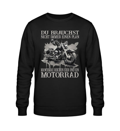 Ein Sweatshirt für Motorradfahrer von Wingbikers mit dem Aufdruck, Du brauchst nicht immer einen Plan - Manchmal reichen Eier und ein Motorrad, in schwarz.