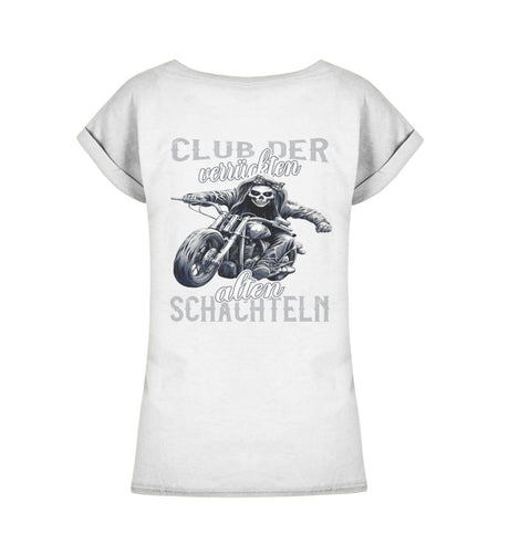 Ein Bikerin T-Shirt für Motorradfahrerinnen von Wingbikers mit dem Aufdruck, Club der verrückten alten Schachteln - mit Back Print, leger geschnitten, in weiß.