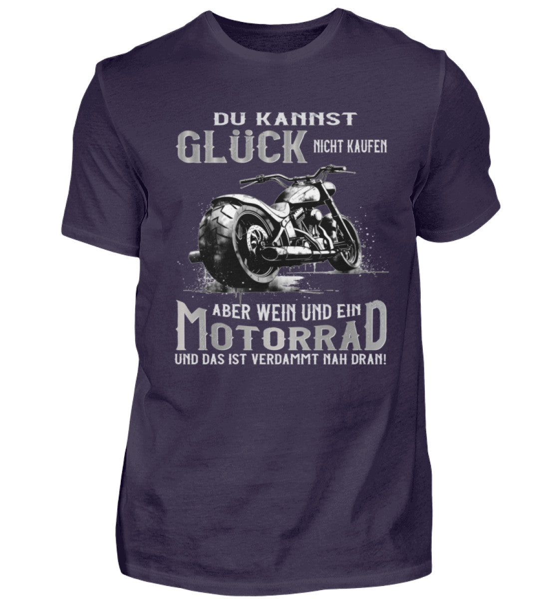 Ein Biker T-Shirt für Motorradfahrer von Wingbikers mit dem Aufdruck, Du kannst Glück nicht kaufen, aber Wein und ein Motorrad und das ist verdammt nah dran! - in auberginen lila.