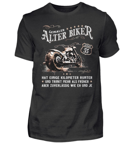 Ein Biker T-Shirt zum Geburtstag für Motorradfahrer von Wingbikers mit dem Aufdruck, Alter Biker - 55 Jahre - Einige Kilometer runter, trinkt mehr - aber zuverlässig wie eh und je - in schwarz.