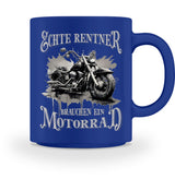 Eine Tasse für Motorradfahrer von Wingbikers, mit dem beidseitigen Aufdruck, Echte Rentner brauchen ein Motorrad, in royal blau.