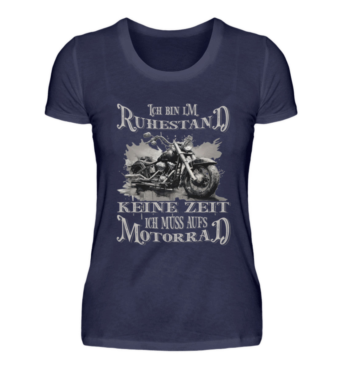 Ein T-Shirt für Motorradfahrerinnen von Wingbikers mit dem Aufdruck, Ich bin im Ruhestand - Keine Zeit - Ich muss aufs Motorrad, im vintage Stil in navy blau.