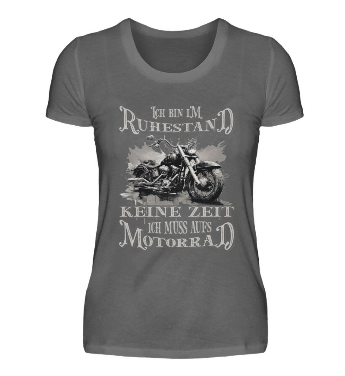 Ein T-Shirt für Motorradfahrerinnen von Wingbikers mit dem Aufdruck, Ich bin im Ruhestand - Keine Zeit - Ich muss aufs Motorrad, im vintage Stil in dunkelgrau.