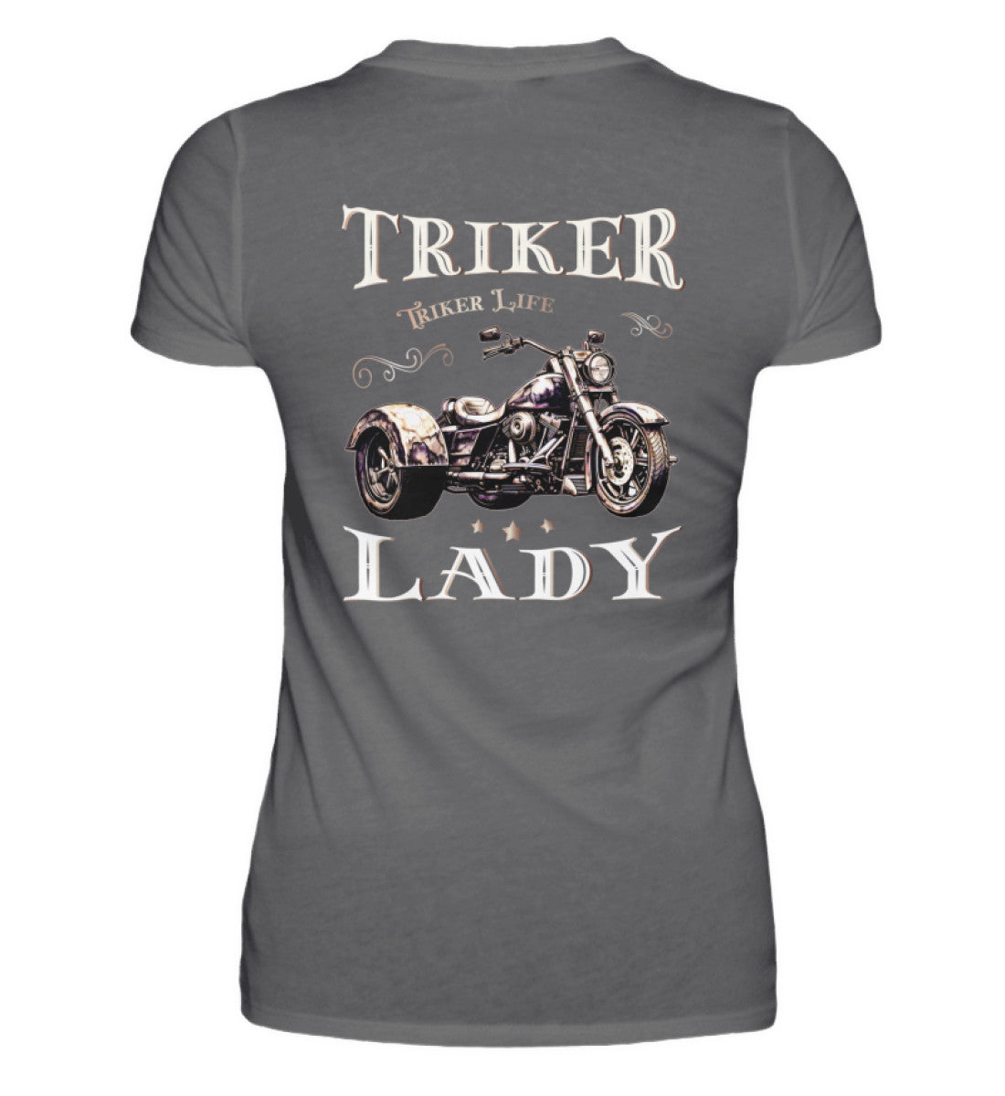 Ein T-Shirt für Trike Fahrerinnen von Wingbikers mit dem Aufdruck, Triker Lady - Triker Life, im vintage Stil, als Back Print, in dunkelgrau.