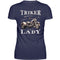 Ein T-Shirt für Trike Fahrerinnen von Wingbikers mit dem Aufdruck, Triker Lady - Triker Life, im vintage Stil, als Back Print, in navy blau.