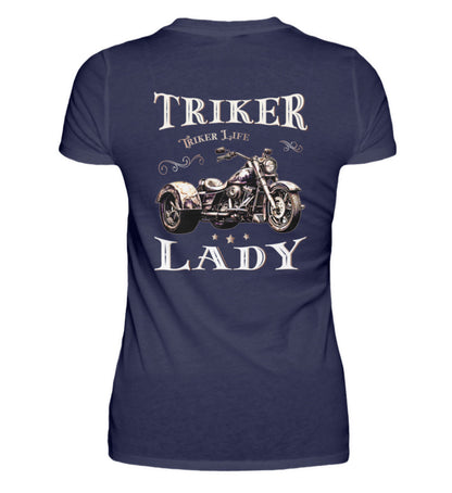 Ein T-Shirt für Trike Fahrerinnen von Wingbikers mit dem Aufdruck, Triker Lady - Triker Life, im vintage Stil, als Back Print, in navy blau.