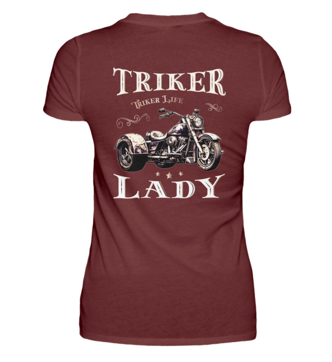 Ein T-Shirt für Trike Fahrerinnen von Wingbikers mit dem Aufdruck, Triker Lady - Triker Life, im vintage Stil, als Back Print, in weinrot.