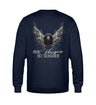 Ein Bikerin Sweatshirt für Motorradfahrerinnen von Wingbikers mit dem Aufdruck, Nur fliegen ist schöner mit Flügeln, als Back Print, in navy blau. 