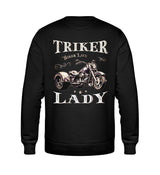 Ein Sweatshirt für Trike Fahrerinnen von Wingbikers mit dem Aufdruck, Triker Lady - Triker Life, im vintage Stil, als Back Print, in schwarz.