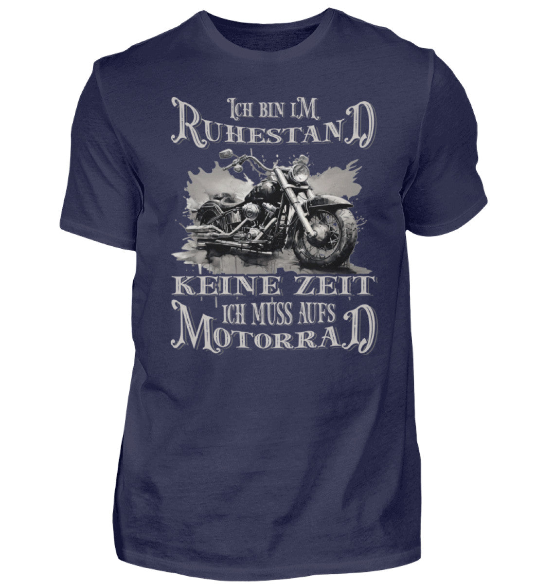 Ein Biker T-Shirt für Motorradfahrer von Wingbikers mit dem Aufdruck, Ich bin im Ruhestand - Keine Zeit - Ich muss aufs Motorrad, in navy blau.
