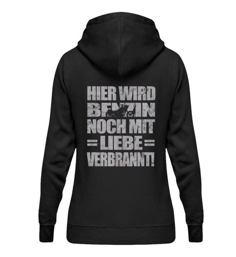 Ein Bikerin Hoodie für Motorradfahrerinnen von Wingbikers mit dem Aufdruck, Hier wird Benzin noch mit Liebe verbrannt - mit Back Print, in schwarz.