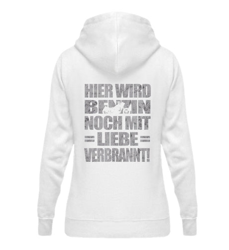 Ein Bikerin Hoodie für Motorradfahrerinnen von Wingbikers mit dem Aufdruck, Hier wird Benzin noch mit Liebe verbrannt - mit Back Print, in weiß.