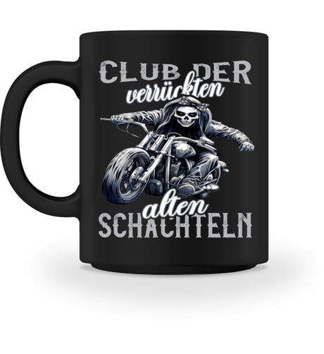 Eine Tasse für Motorradfahrerinnen von Wingbikers mit dem beidseitigen Aufdruck, Club der verrückten alten Schachteln, in schwarz.