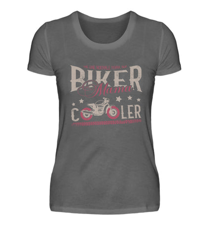 Ein T-Shirt für Motorradfahrende Mütter von Wingbikers mit dem Aufdruck, Biker Mama - wie eine normale Mama, nur cooler - in grau.