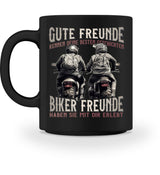 Eine Tasse für Motorradfahrer von Wingbikers mit dem beidseitigen Aufdruck, Gute Freunde kenne deine Geschichten - Biker haben sie mit dir erlebt, in schwarz.