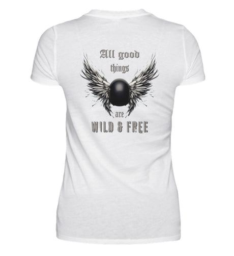 Ein T-Shirt für Motorradfahrerinnen von Wingbikers mit dem Aufdruck, All good things are wild & free - mit Back Print, in weiß. 