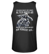 Ein Biker Tanktop für Motorradfahrer von Wingbikers mit dem Aufdruck, Leg dich nicht mit einem alten Biker an, denn ich seh nicht nur verrückt aus - mit Back Print, in schwarz.