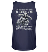 Ein Biker Tanktop für Motorradfahrer von Wingbikers mit dem Aufdruck, Leg dich nicht mit einem alten Biker an, denn ich seh nicht nur verrückt aus - mit Back Print, in navy blau.