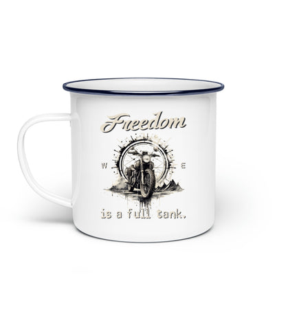 Ein Emaille Tasse für Motorradfahrer von Wingbikers mit dem beidseitigem Aufdruck, Freedom Is A Full Tank - Freiheit ist ein voller Tank - mit einem Retro Vintage klassischem Motorrad, in weiß.