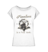 Ein T-Shirt für Motorradfahrerinnen von Wingbikers mit dem Aufdruck, Freedom Is A Full Tank - Freiheit ist ein voller Tank - mit einem Retro Vintage klassischem Motorrad - leger geschnitten, in weiß.