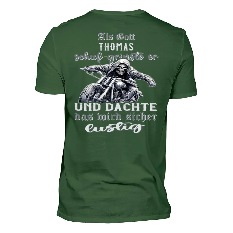 Ein mit Namen personalisierbares Biker T-Shirt für Motorradfahrer von Wingbikers mit dem Aufdruck, Als Gott mich schuf grinste er und dachte, das wird sicher lustig! - mit Back Print, in dunkelgrün. 