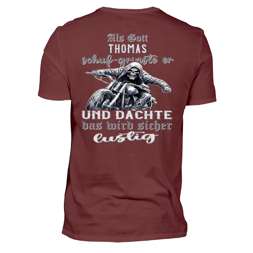 Ein mit Namen personalisierbares Biker T-Shirt für Motorradfahrer von Wingbikers mit dem Aufdruck, Als Gott mich schuf grinste er und dachte, das wird sicher lustig! - mit Back Print, in weinrot. 