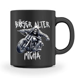 Eine personalisierbare Biker-Tasse für Motorradfahrer, von WingBikers mit dem beidseitigen Aufdruck, Böser alter Mann, in schwarz.