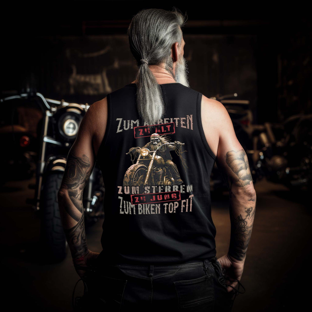 Ein Biker Tanktop für Motorradfahrer von Wingbikers mit dem Aufdruck, Zum Arbeiten zu alt, zum Sterben zu jung - Zum Biken top fit- mit Back Print, in schwarz.