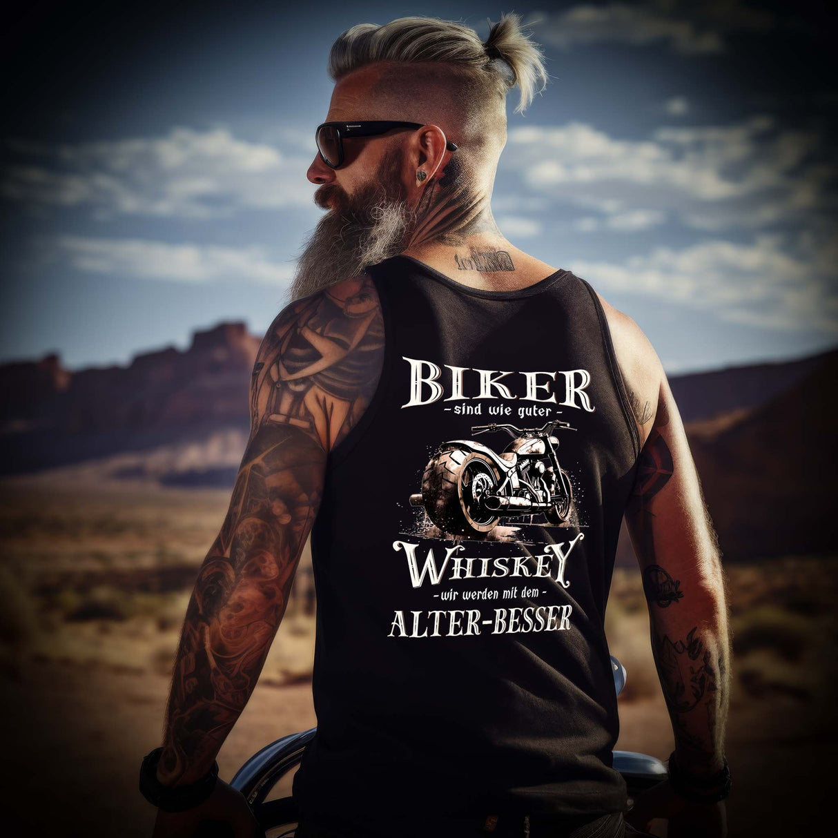 Ein Biker mit einem Tanktop von Wingbikers mit einem vintage Aufdruck, Biker sind wie gute Whiskey - wir werden mit dem Alter besser, mit Back Print, in schwarz.