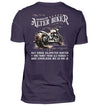 Ein Biker T-Shirt für Motorradfahrer von Wingbikers mit dem Aufdruck, Alter Biker - Einige Kilometer runter, trinkt mehr - aber zuverlässig wie eh und je - mit Back Print, in aubergine lila.