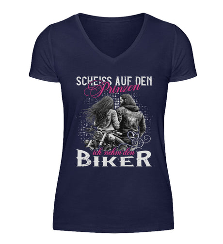 Ein T-Shirt mit V-Ausschnitt für Motorradfahrerinnen von Wingbikers mit dem Aufdruck, Scheiß auf den Prinzen, ich nehm' den Biker, in marine blau.