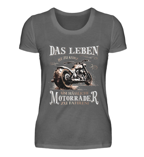 Ein Bikerin T-Shirt für Motorradfahrerinnen von Wingbikers mit dem Aufdruck, Das Leben ist zu kurz, um hässliche Motorräder zu fahren - in dunkelgrau.