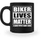 Eine Tasse für Motorradfahrer von Wingbikers, mit dem beidseitigen Aufdruck, Biker Lives Matter - # Loud Pipes Save Lives, in schwarz.