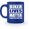 Eine Tasse für Motorradfahrer von Wingbikers, mit dem beidseitigen Aufdruck, Biker Lives Matter - # Loud Pipes Save Lives, in royal blau.