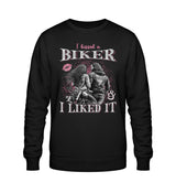 Ein Sweatshirt für Motorradfahrerinnen von Wingbikers mit dem Aufdruck, I Kissed A Biker And I Liked It, in schwarz.