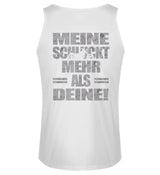 Ein Biker Tanktop für Motorradfahrer von Wingbikers mit dem Aufdruck, Meine schluckt mehr als deine! mit einem Motorrad, mit Back Print, in weiß.