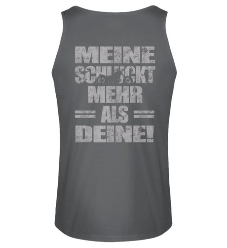 Ein Biker Tanktop für Motorradfahrer von Wingbikers mit dem Aufdruck, Meine schluckt mehr als deine! mit einem Motorrad, mit Back Print, in dunkelgrau.