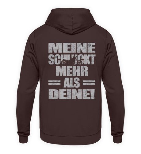 Ein Biker Hoodie für Motorradfahrer von Wingbikers mit dem Aufdruck, Meine schluckt mehr als deine! mit einem Motorrad, als Back Print, in braun.