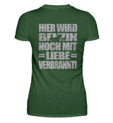 Ein Bikerin T-Shirt für Motorradfahrerinnen von Wingbikers mit dem Aufdruck, Hier wird Benzin noch mit Liebe verbrannt - mit Back Print, in dunkelgrün.