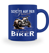 Eine Tasse für Motorradfahrer von Wingbikers, mit dem beidseitigen Aufdruck, Scheiß auf den Prinzen, ich nehm' den Biker, in royal blau. 