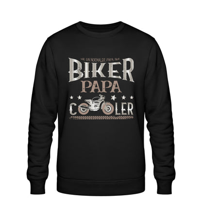 Ein Biker Sweatshirt für Motorradfahrer von Wingbikers mit dem Aufdruck, Biker Papa - Wie ein normaler Papa nur cooler - in schwarz.